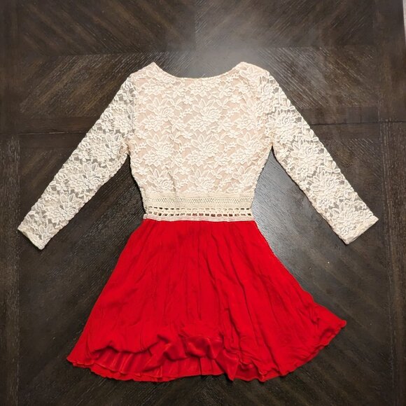 Sarah La USA Red & Cream Lace Dress – Size S/M, Romantic V-Neck - Picture 2 of 5